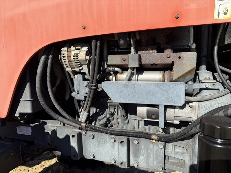 2009-kubota-m108s-image-10