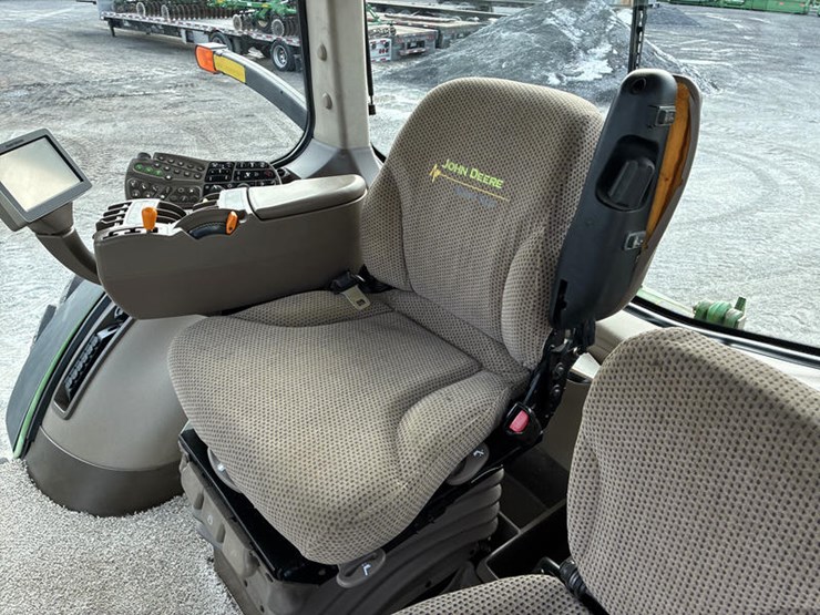 2012-john-deere-8260r-image-63