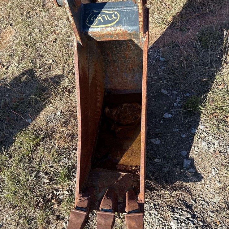 Paladin 12in Bucket w/ Teeth Excavator Attachment