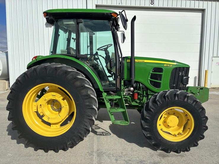 2009-john-deere-6115d-image-3