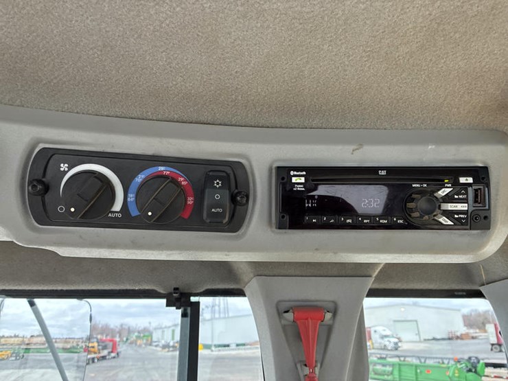 2021-caterpillar-926m-image-90