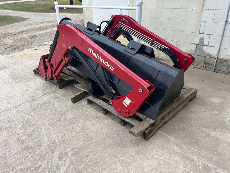 mahindra-2665cl-front-loader-image-3