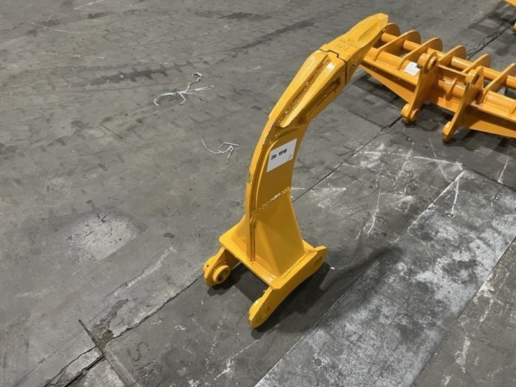 2026-caterpillar-305-image-3