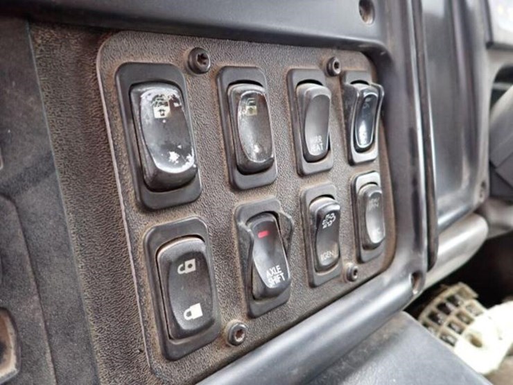 2020-johnston-es351-image-24