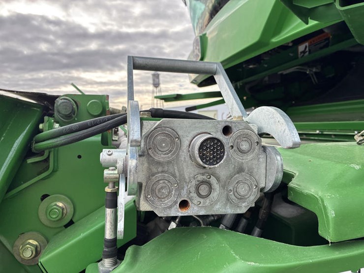 2013-john-deere-s690-image-24