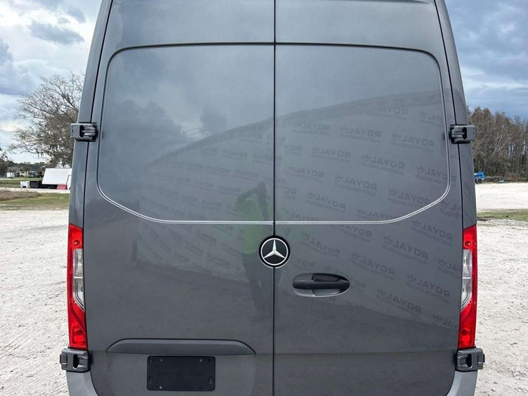 2021-mercedes-benz-sprinter-4500-image-54