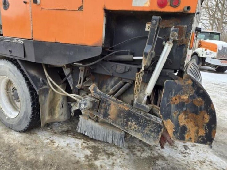 2009-gmc-t7500-image-21