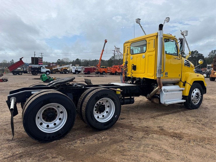 2017-western-star-4700-image-3