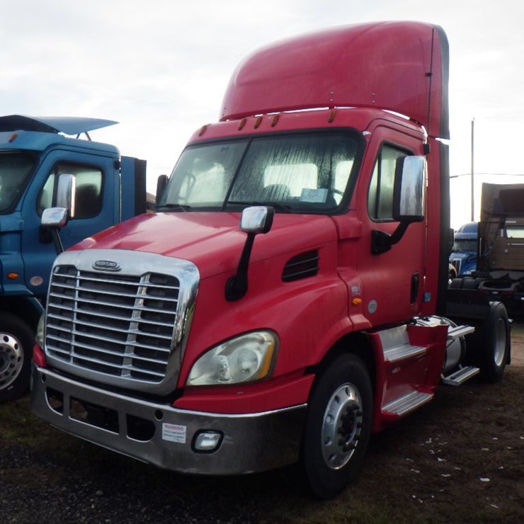 2016 FREIGHTLINER CASCADIA 113