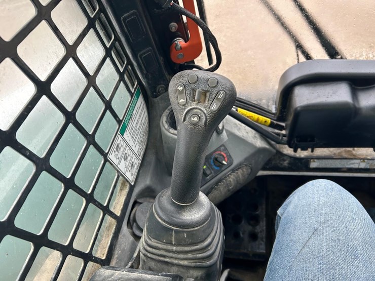 2019-bobcat-t870-image-24