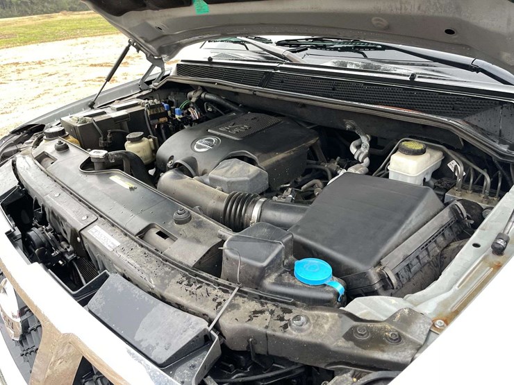 2012-nissan-armada-image-7