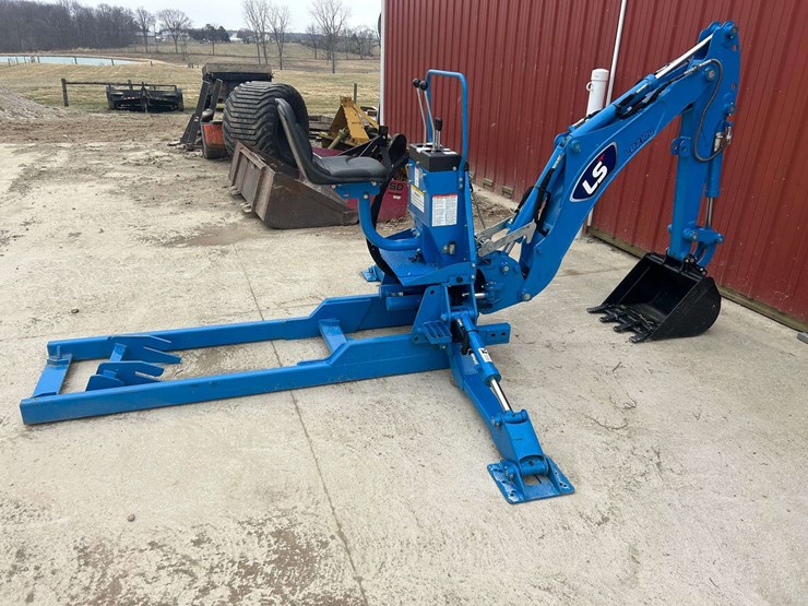 2025-ls-lb2100-backhoe-attachment-image-1