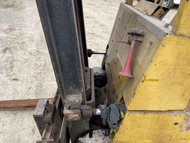 #4224-•-white-lp-forklift-image-12