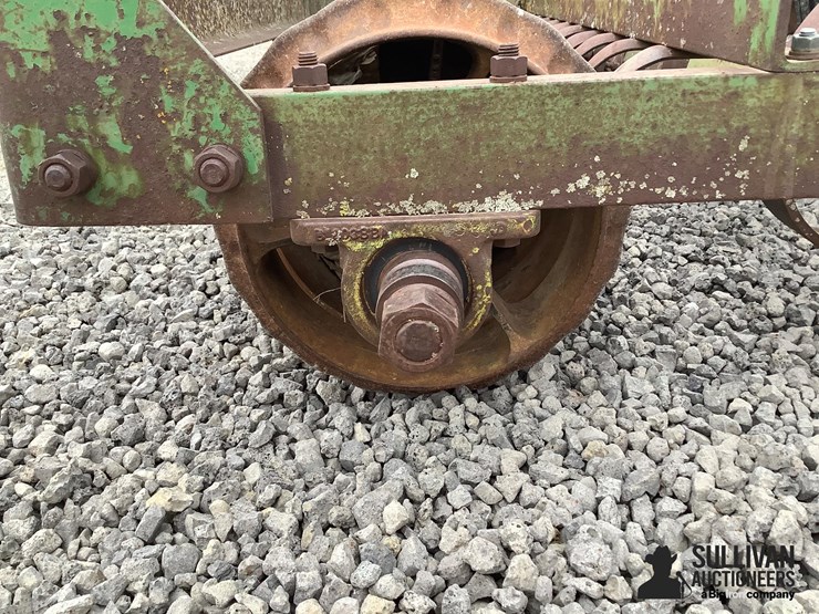 john-deere-16-image-12