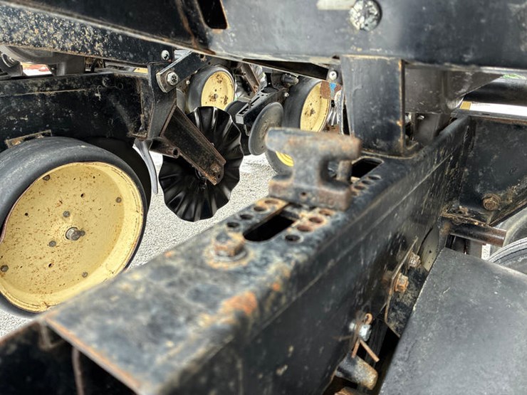 1997-kinze-2600-image-62