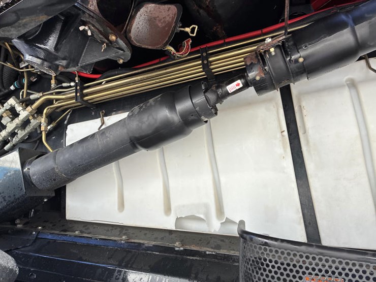 2010-case-ih-8120-image-59