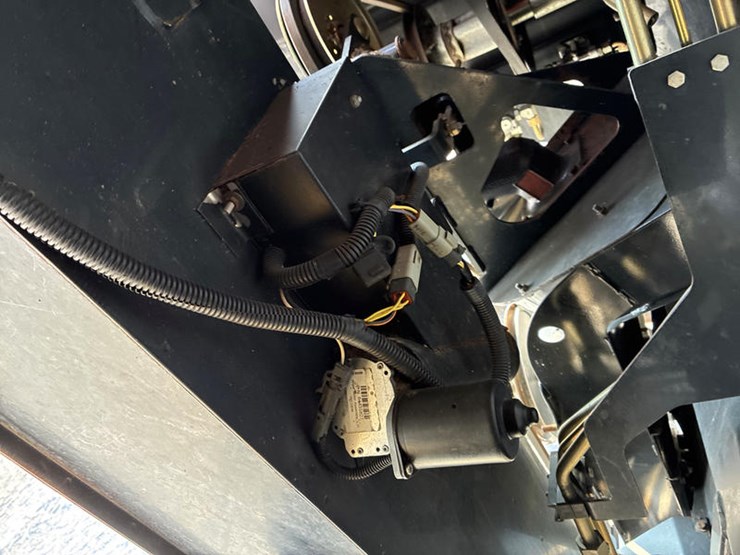 2010-case-ih-8120-image-86