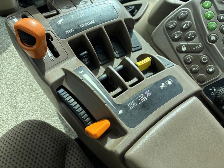 2013-john-deere-8335r-image-81