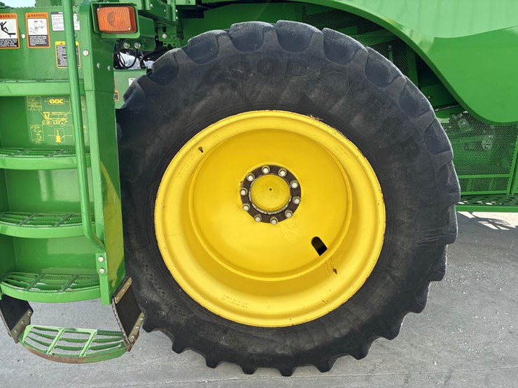 2013-john-deere-s670-image-37