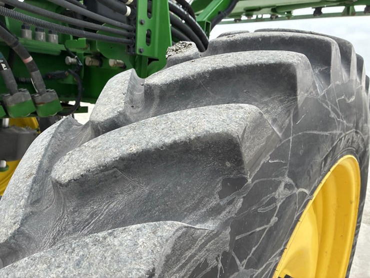 2021-john-deere-r4030-image-61