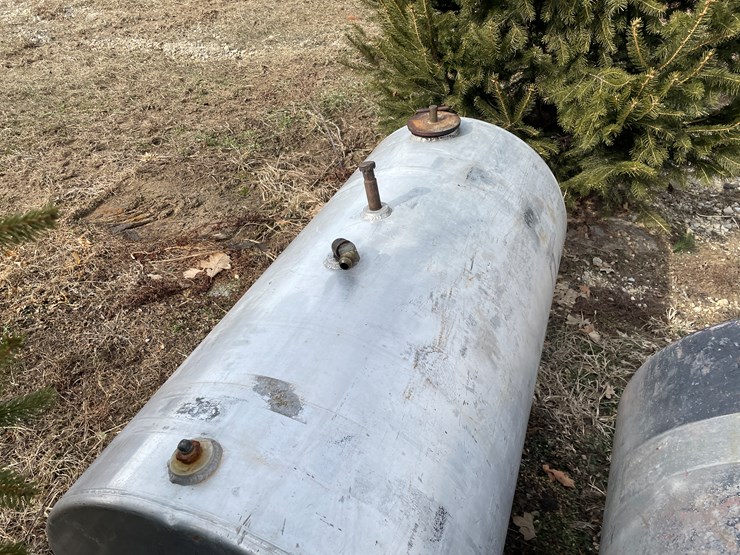 #4266-•-(2)-aluminum-fuel-tanks-image-6