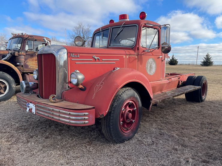 #4206-•-1951-mack-fire-truck-cab-and-chassis,-(no-title)-image-1