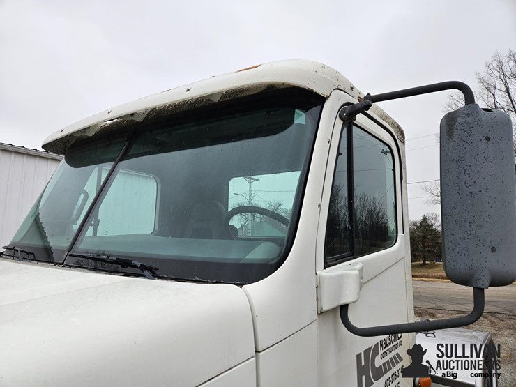 2003-freightliner-columbia-120-image-9