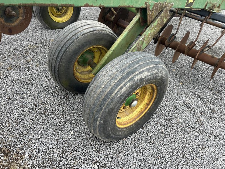 john-deere-230-image-22