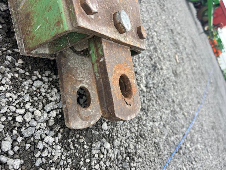 john-deere-230-image-4