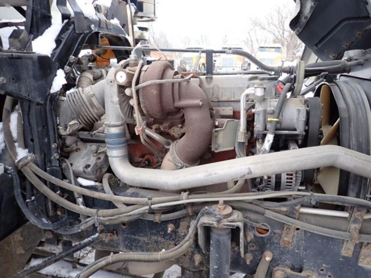 2004-gmc-t7500-image-72