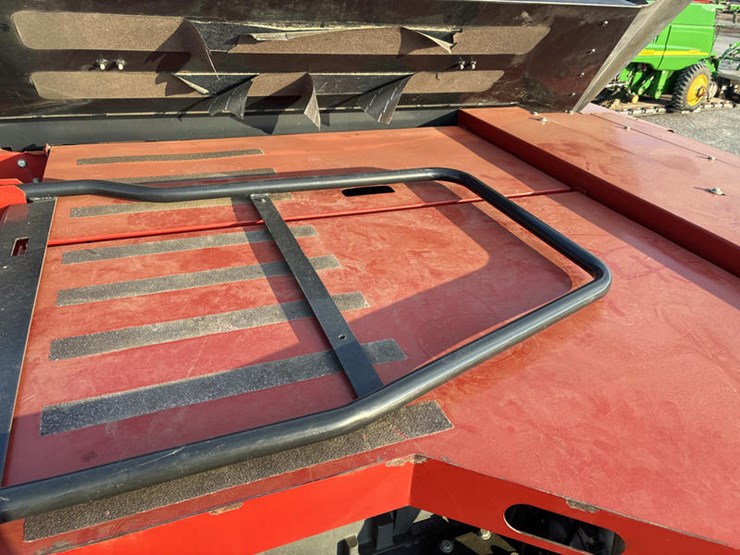 2010-case-ih-8120-image-94