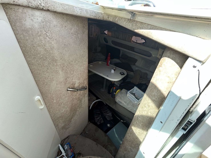 sea-ray-290-sundancer-boat-image-13