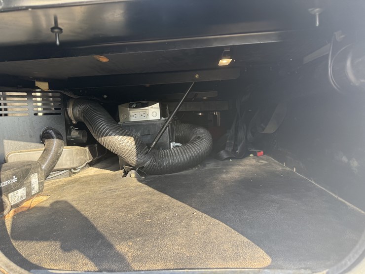 2019-peterbilt-579-image-15