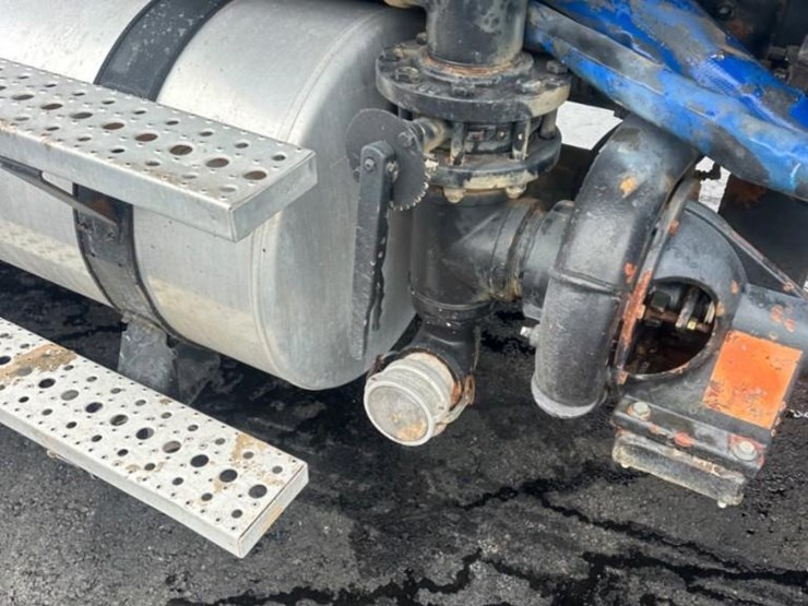 2007-sterling-l9000-4000-gallon-t/a-water-truck-image-20