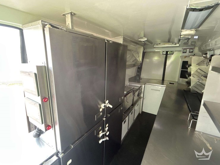 2021-mercedes-benz-sprinter-4500-image-19