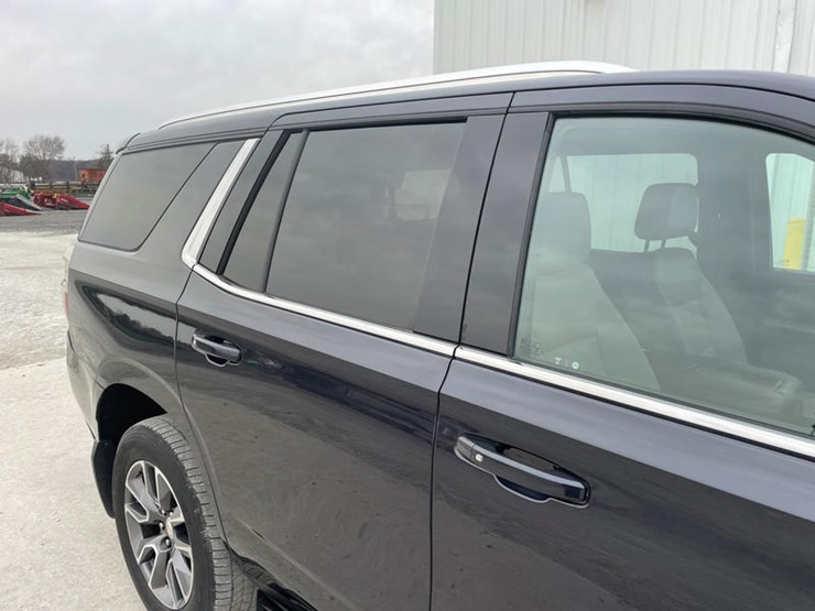 2023-chevrolet-tahoe-image-18