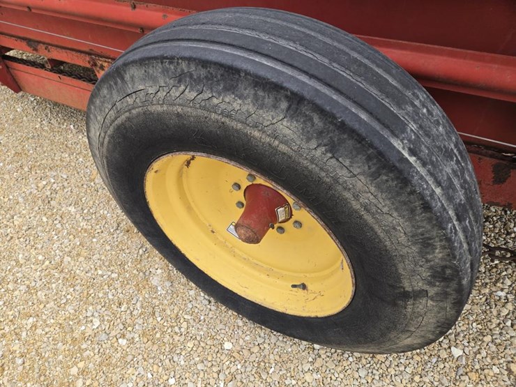 new-holland-155-image-9