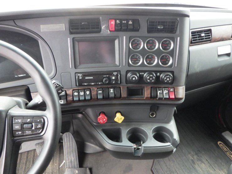 2022-kenworth-t680-image-28