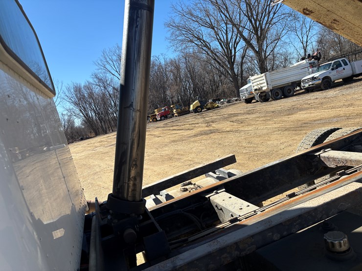 2009-peterbilt-340-image-81