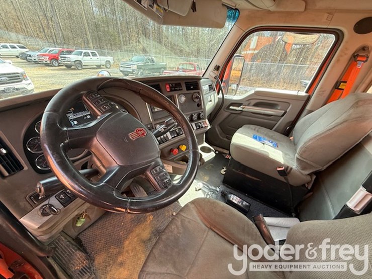 2019-kenworth-t680-image-8