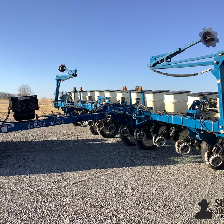 2010 KINZE 3200