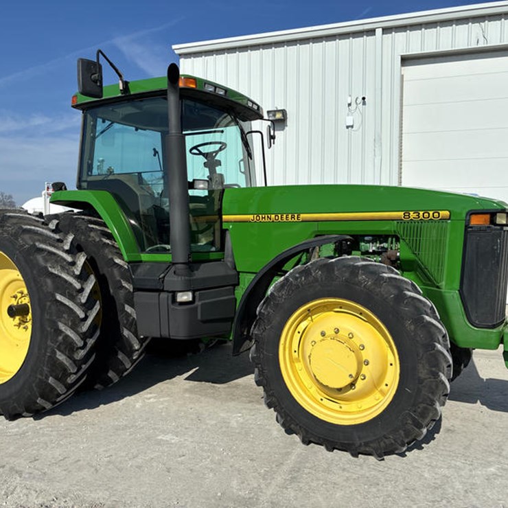 1995 JOHN DEERE 8300
