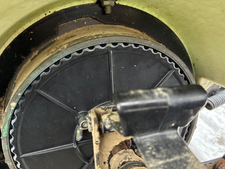 1997-kinze-2600-image-45