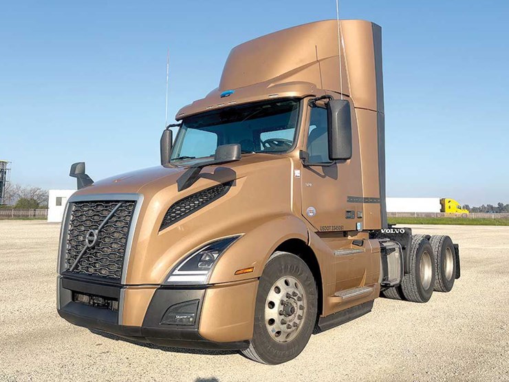 2024-volvo-vnl300-image-1