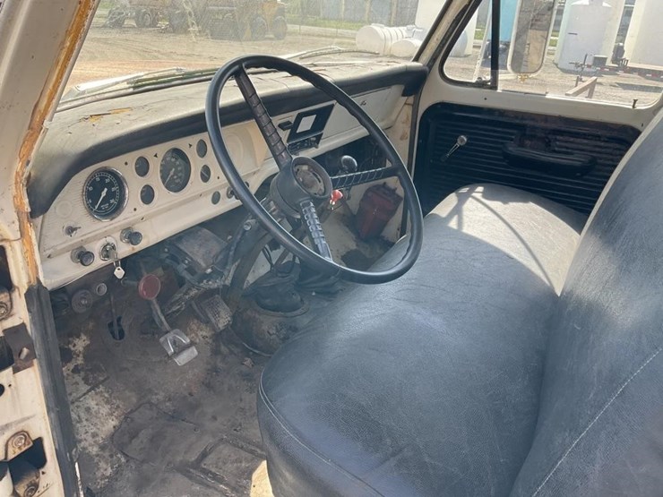 1974-ford-600-image-11