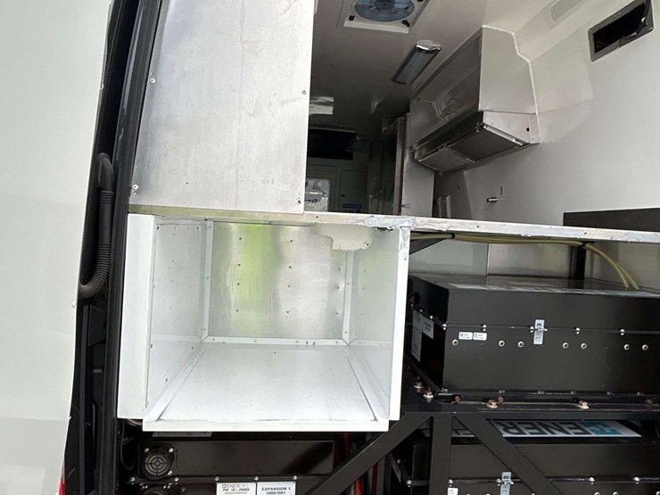 2021-mercedes-benz-sprinter-4500-image-46