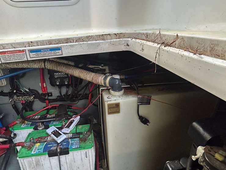 sea-ray-270-sundancer-boat-image-28