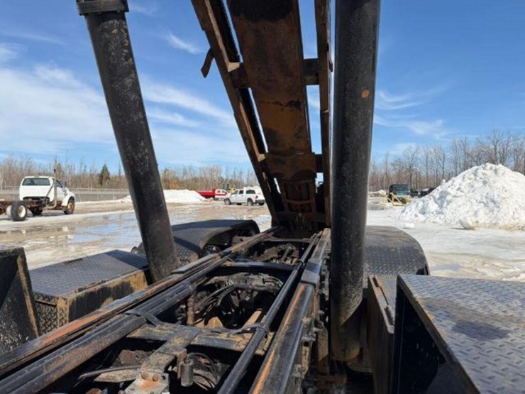 2009-mack-granite-gu813-image-34