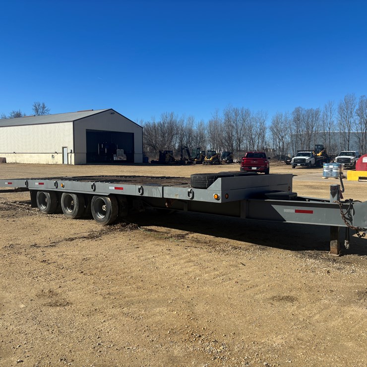 #2320 • 2008 Interstate 30' Tri-Axle Equipment Trailer