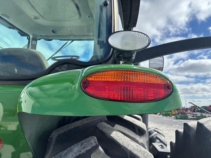2013-john-deere-8335r-image-25